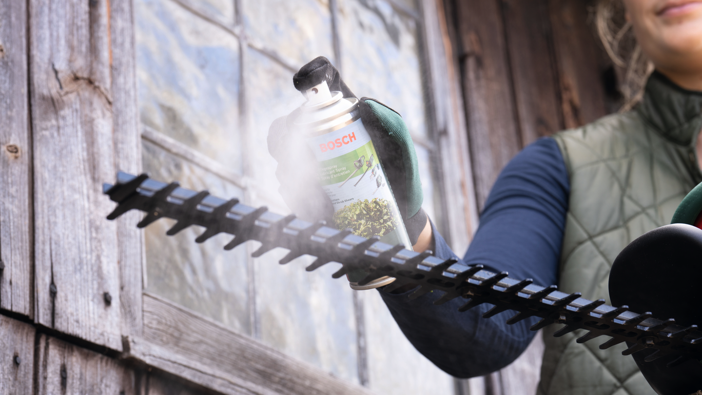 Akkupensasleikkuri Bosch EasyHedgeCut 18-44-11 1x2,0Ah + laturi