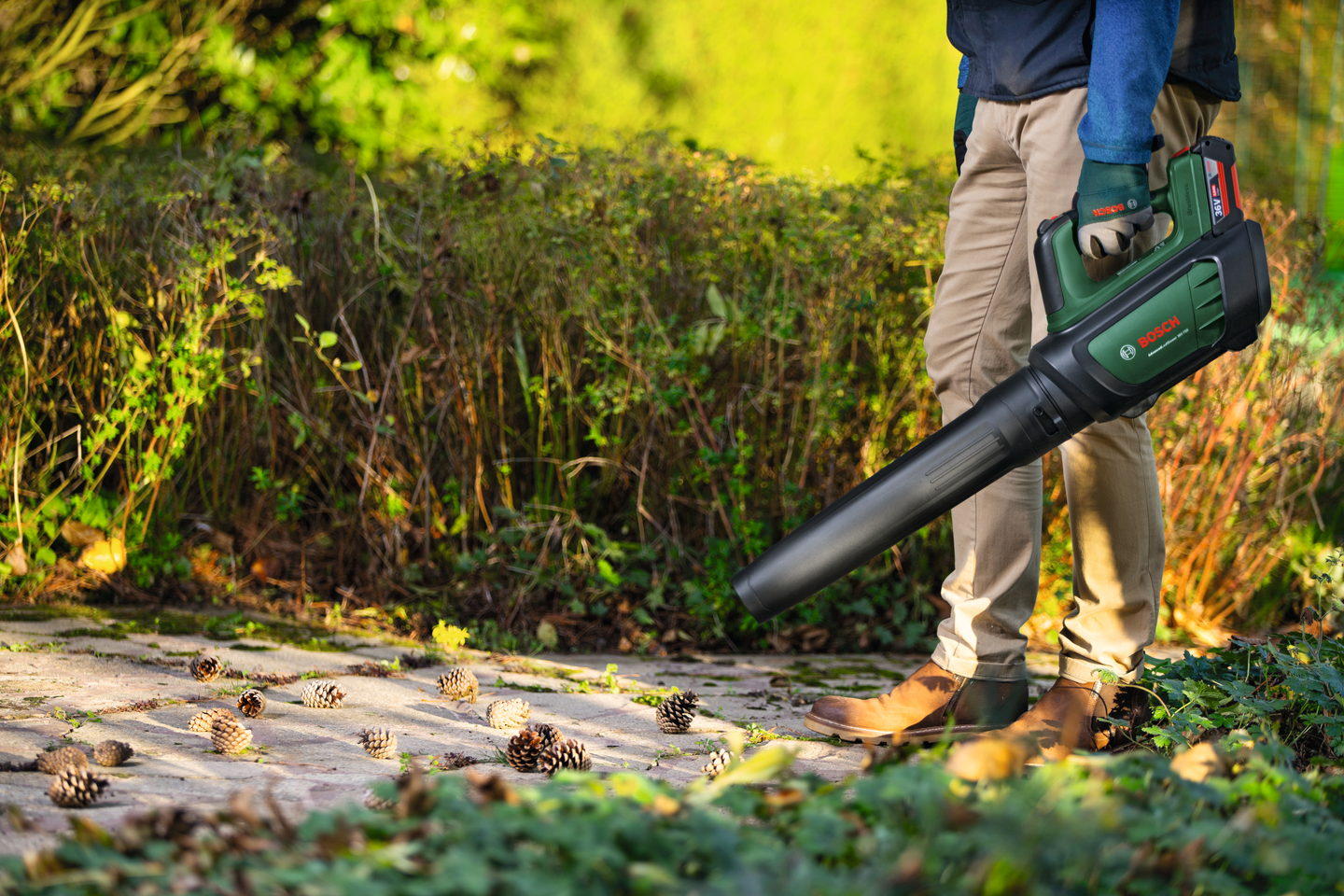 Akkulehtipuhallin Bosch AdvancedLeafBlower 36V-750 1x2,0Ah + laturi