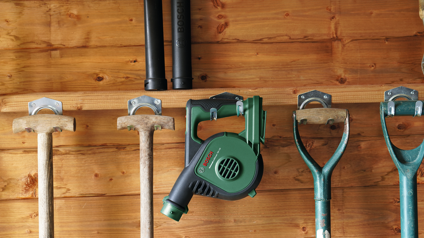 Akkulehtipuhallin Bosch Universal LeafBlower 18V-130 1x2,5Ah + laturi