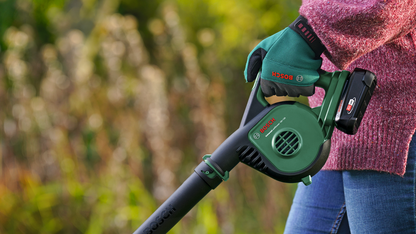 Akkulehtipuhallin Bosch Universal LeafBlower 18V-130 Solo