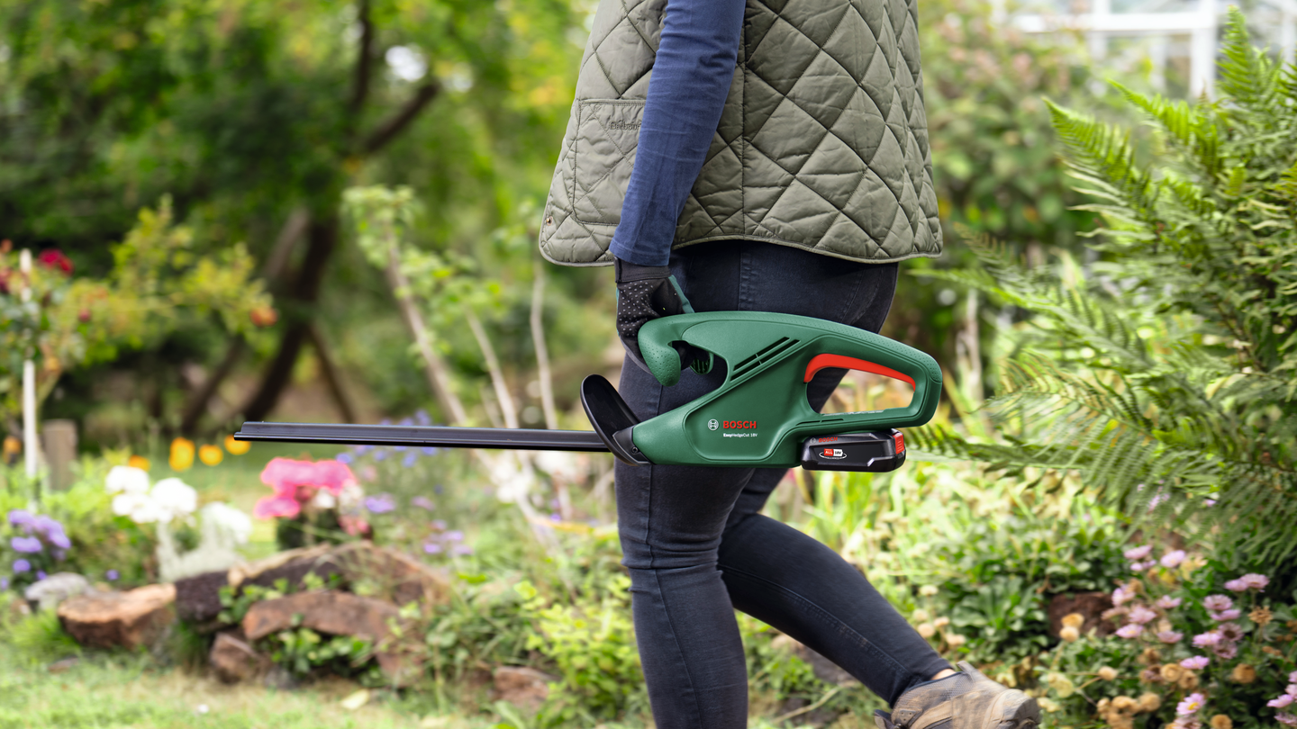 Akkupensasleikkuri Bosch EasyHedgeCut 18-44-11 1x2,0Ah + laturi