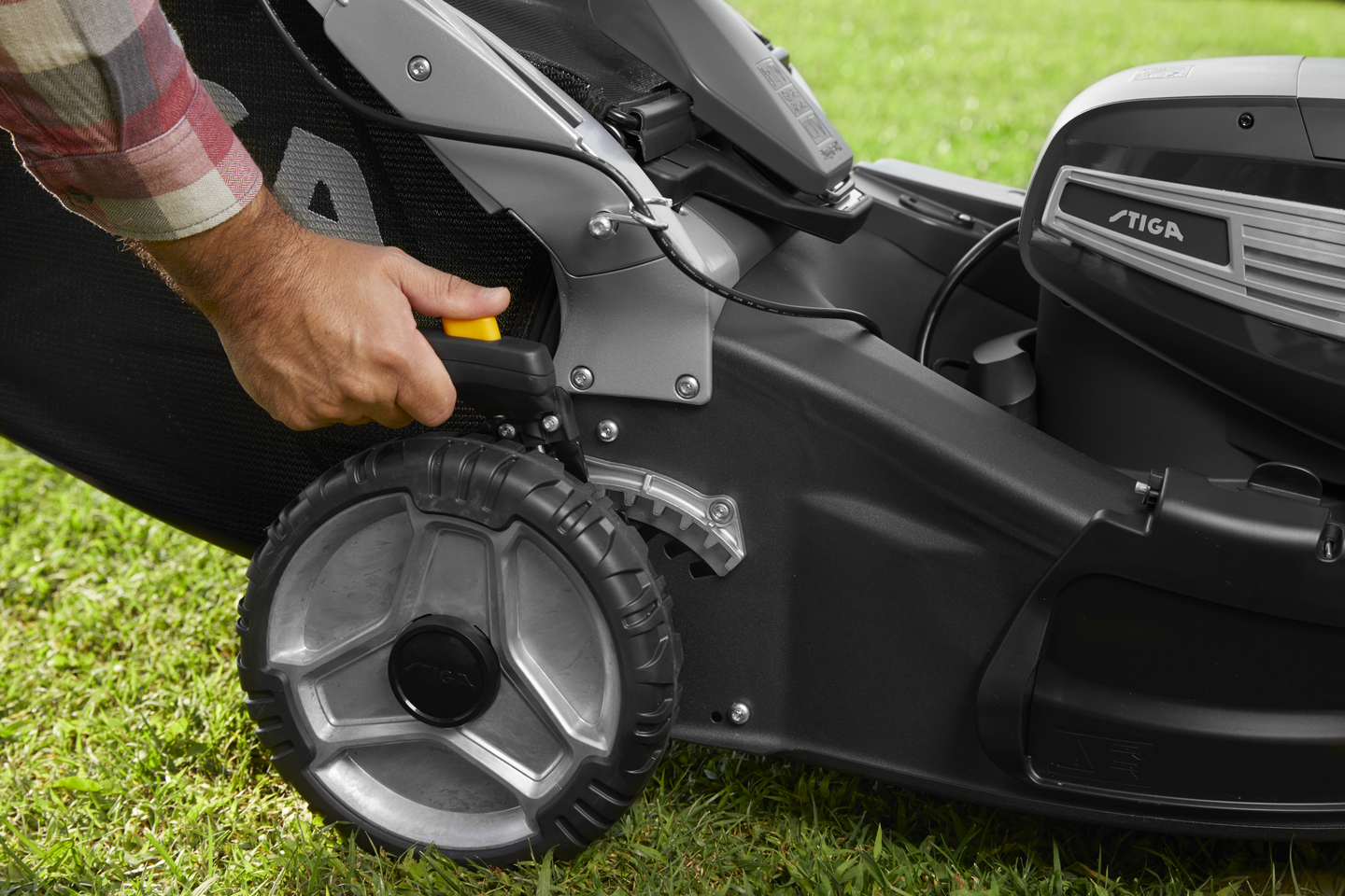 Ruohonleikkuri Stiga Twinclip 950E V Kit 48V 2x7,5Ah