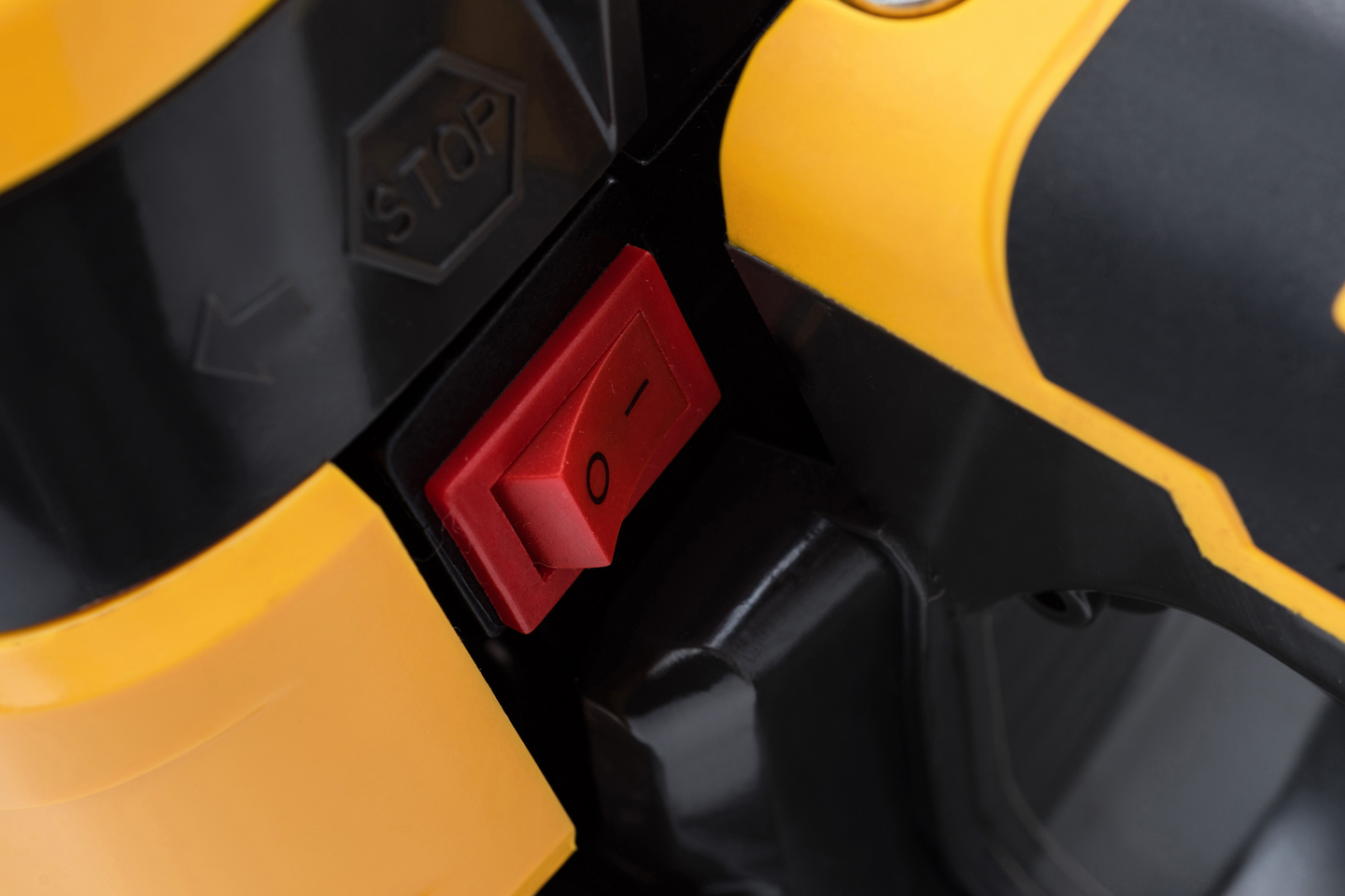 Moottorisaha Stiga CS 755 18in