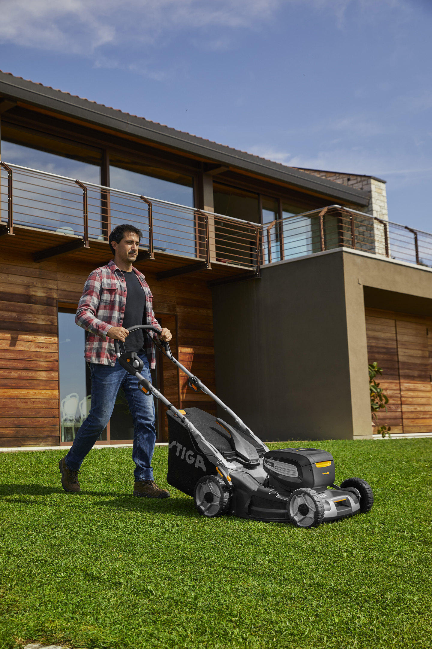 Ruohonleikkuri Stiga Twinclip 950E V Kit 48V 2x7,5Ah