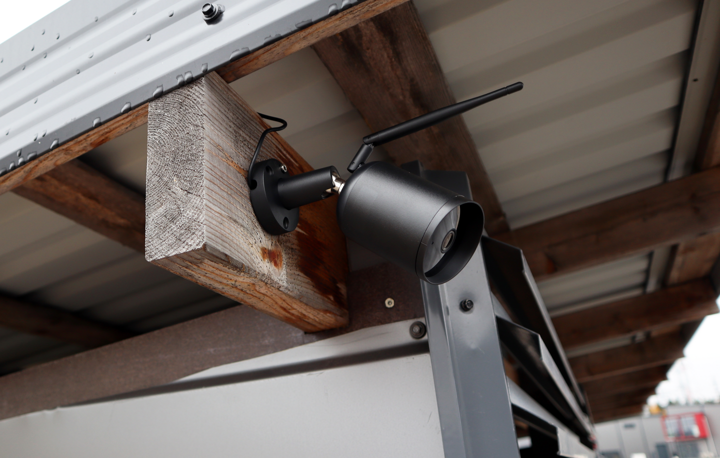 Valvontakamera Emax Smart Home Wi-Fi 5m johto ulko- ja sisäkäyttöön IP65