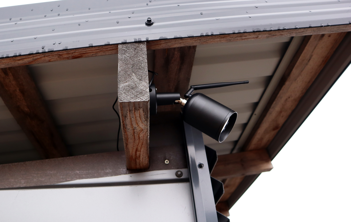 Valvontakamera Emax Smart Home Wi-Fi 5m johto ulko- ja sisäkäyttöön IP65