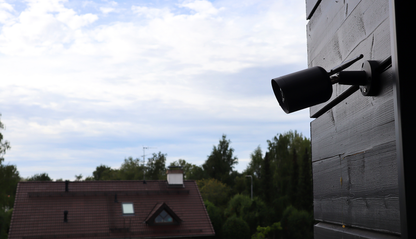 Valvontakamera Emax Smart Home Wi-Fi 5m johto ulko- ja sisäkäyttöön IP65