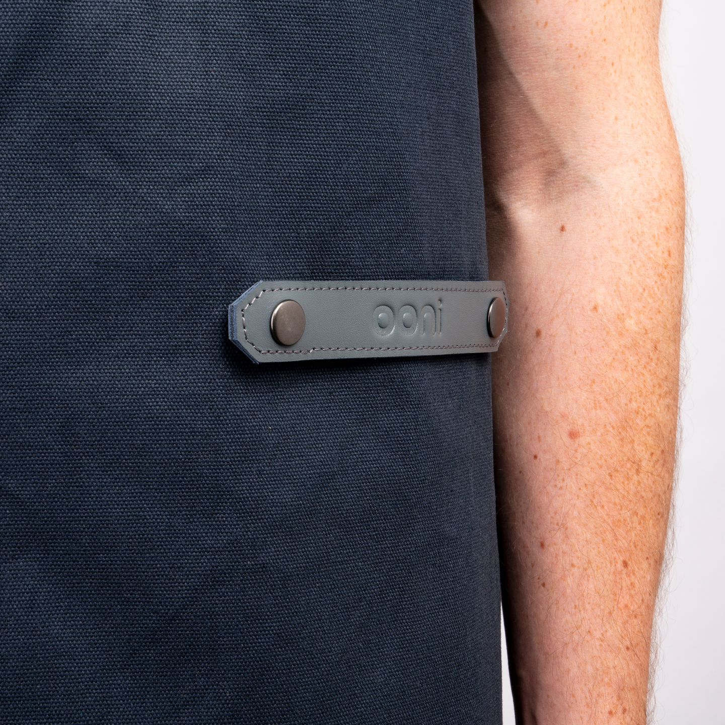 Esiliina Ooni Pizzaiolo Apron musta