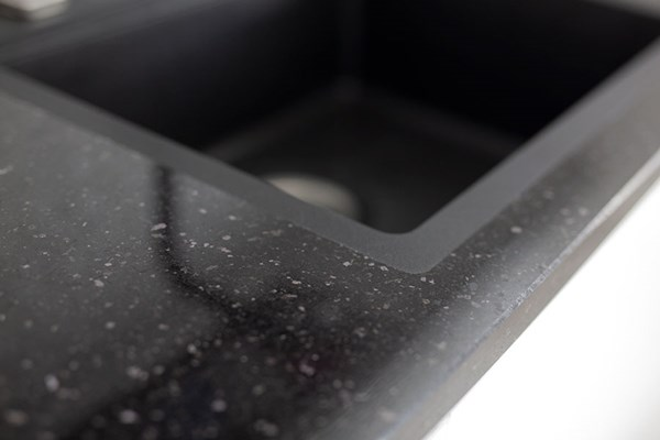 Keittiöallas Stala CEG51-57BF komposiitti