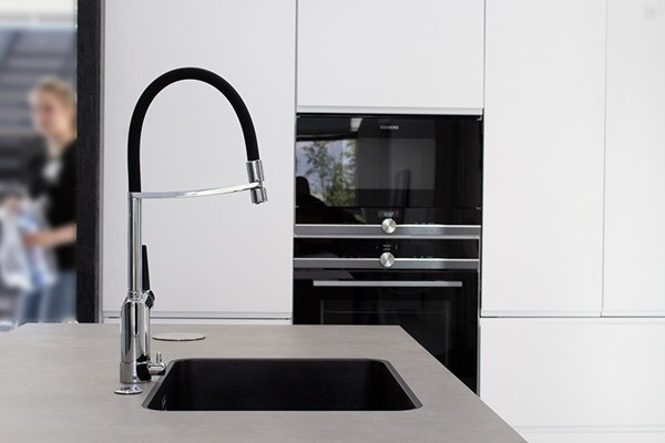 Keittiöllas Stala CEG-50BF musta huullos