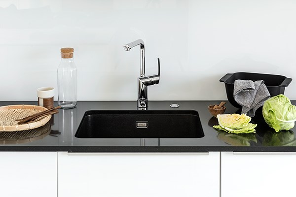 Keittiöllas Stala CEG-50BF musta huullos