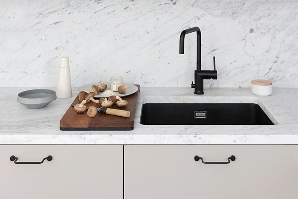 Keittiöllas Stala CEG-50BF musta huullos