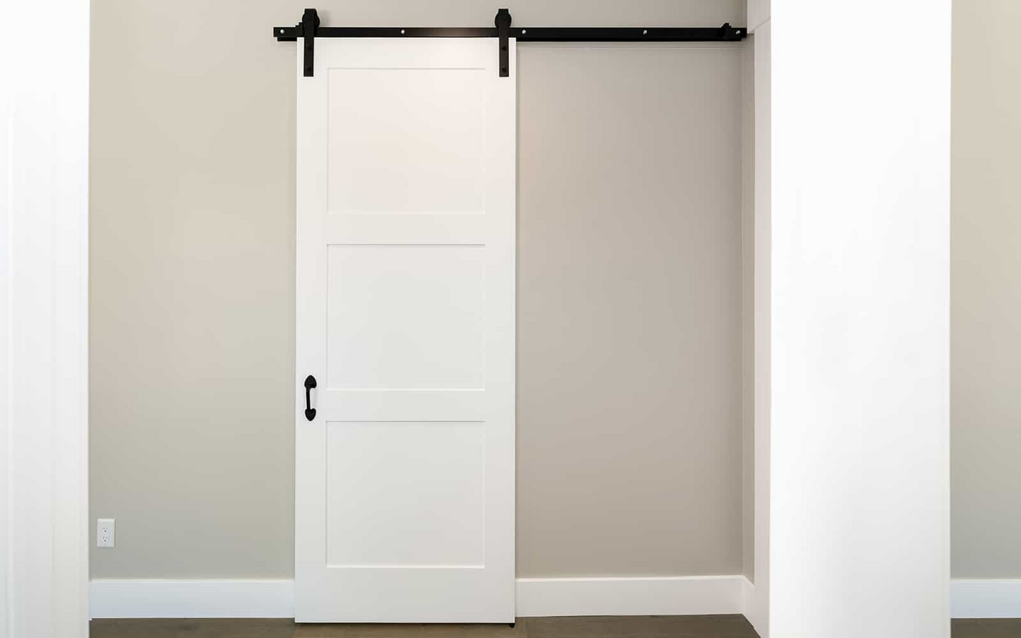 Liukuoven helasarja Pisla Deco teräs musta