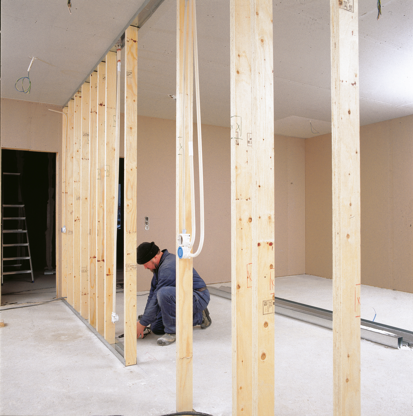 Väliseinätolppa LVL Kerto-T 39x92x3000