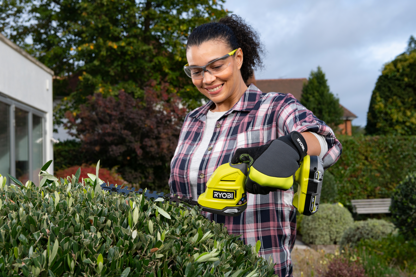 Akkuruohosakset/-pensasleikkuri Ryobi RY18GSA-0 18V ONE+ runko