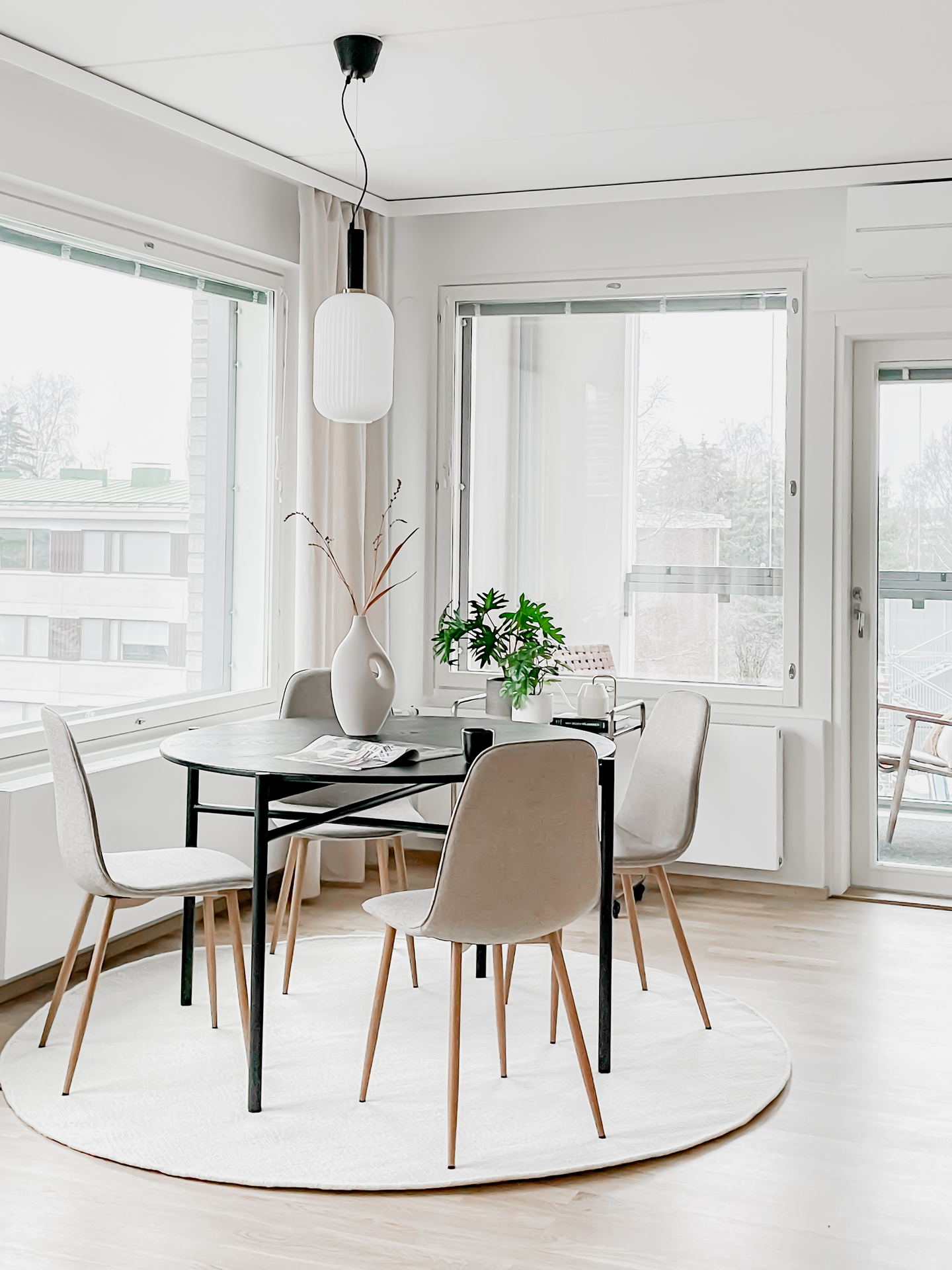 Riippuvalaisin Sessak Millie musta