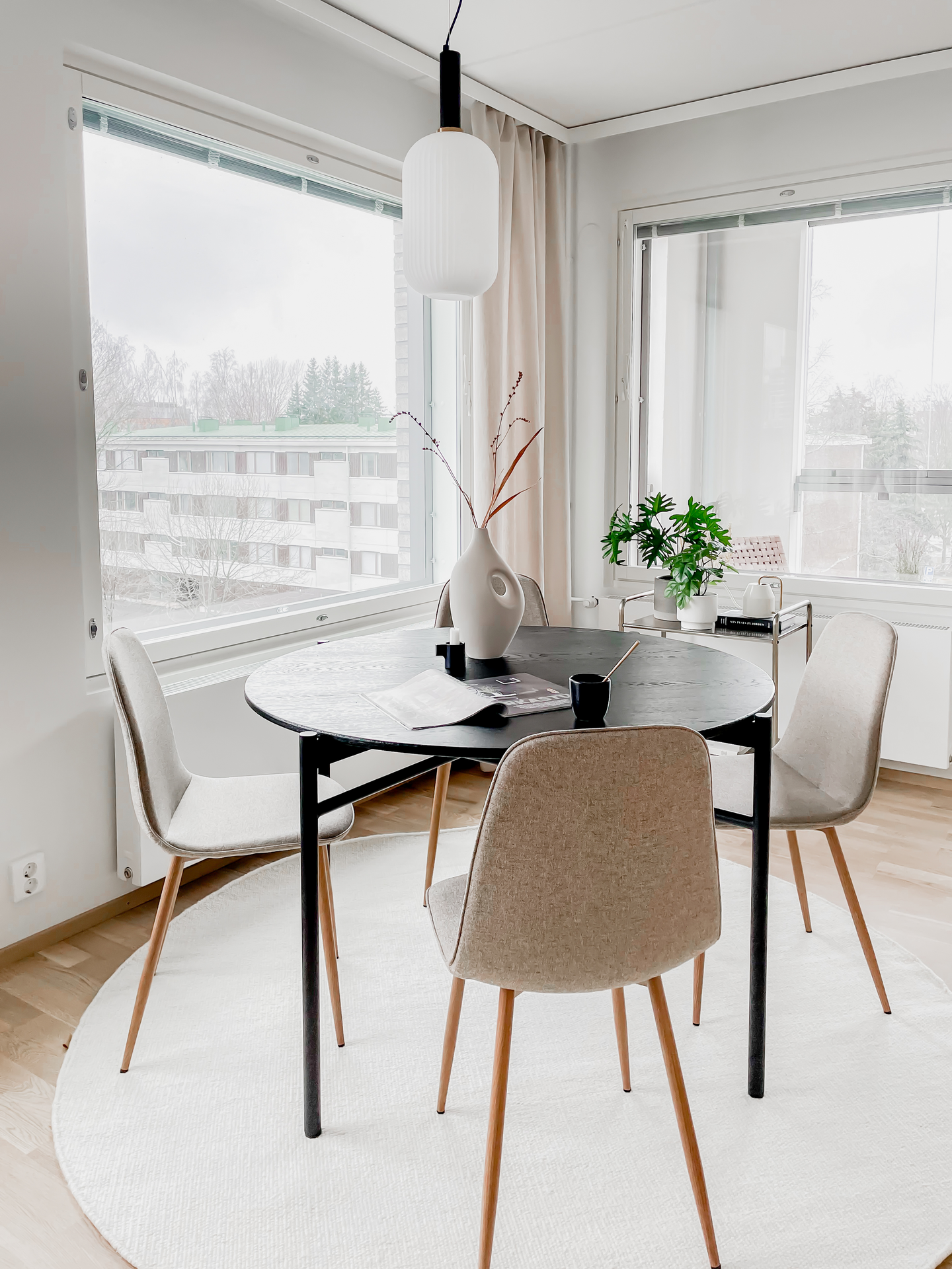 Riippuvalaisin Sessak Millie musta