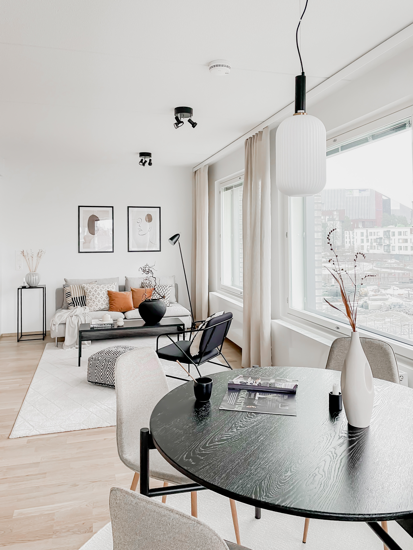 Riippuvalaisin Sessak Millie musta