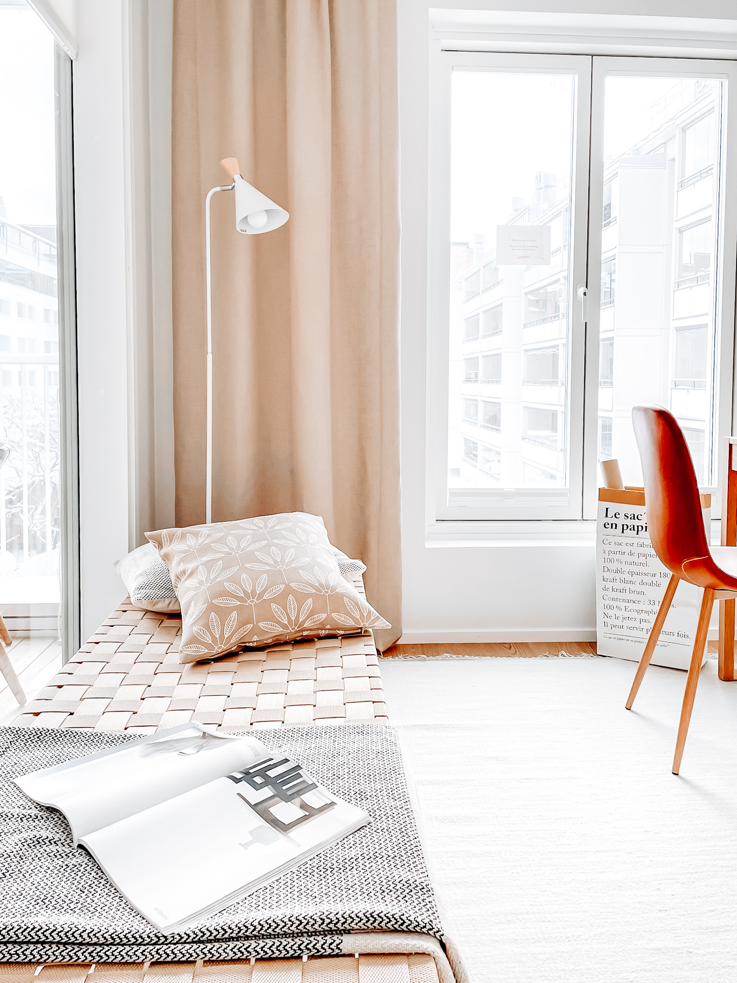 Lattiavalaisin Sessak Adam valkoinen/puu