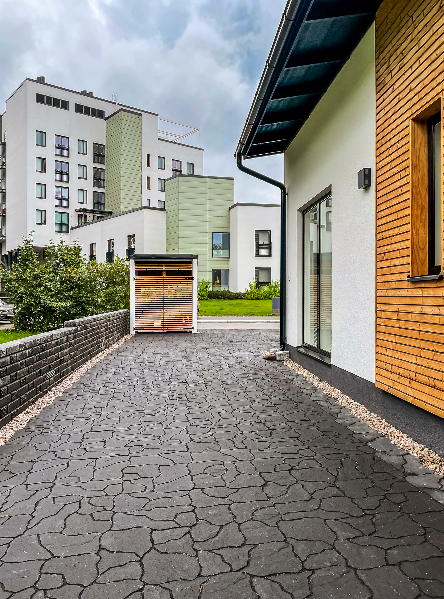 Loimuliuskekivi Lakka 80 hiilenmusta