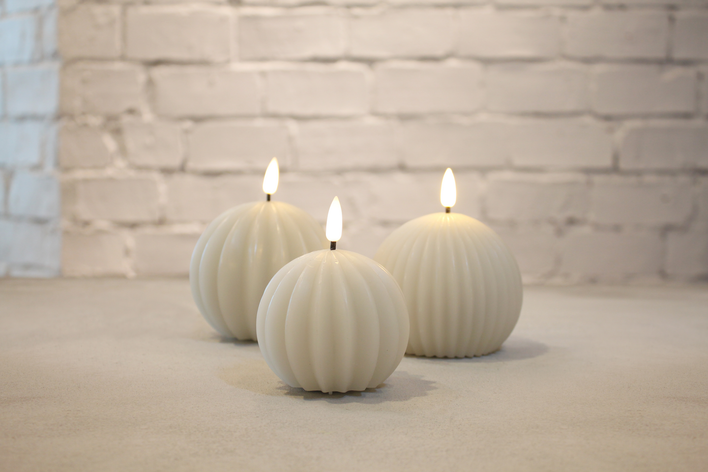 Led-pallokynttilä Cello vekki 7,5cm valkoinen