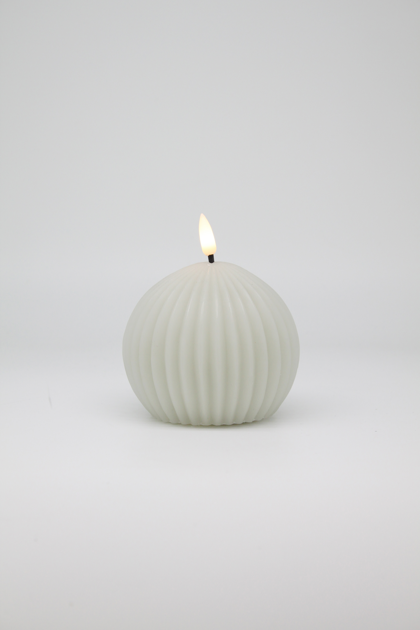 Led-pallokynttilä Cello vekki 9cm valkoinen