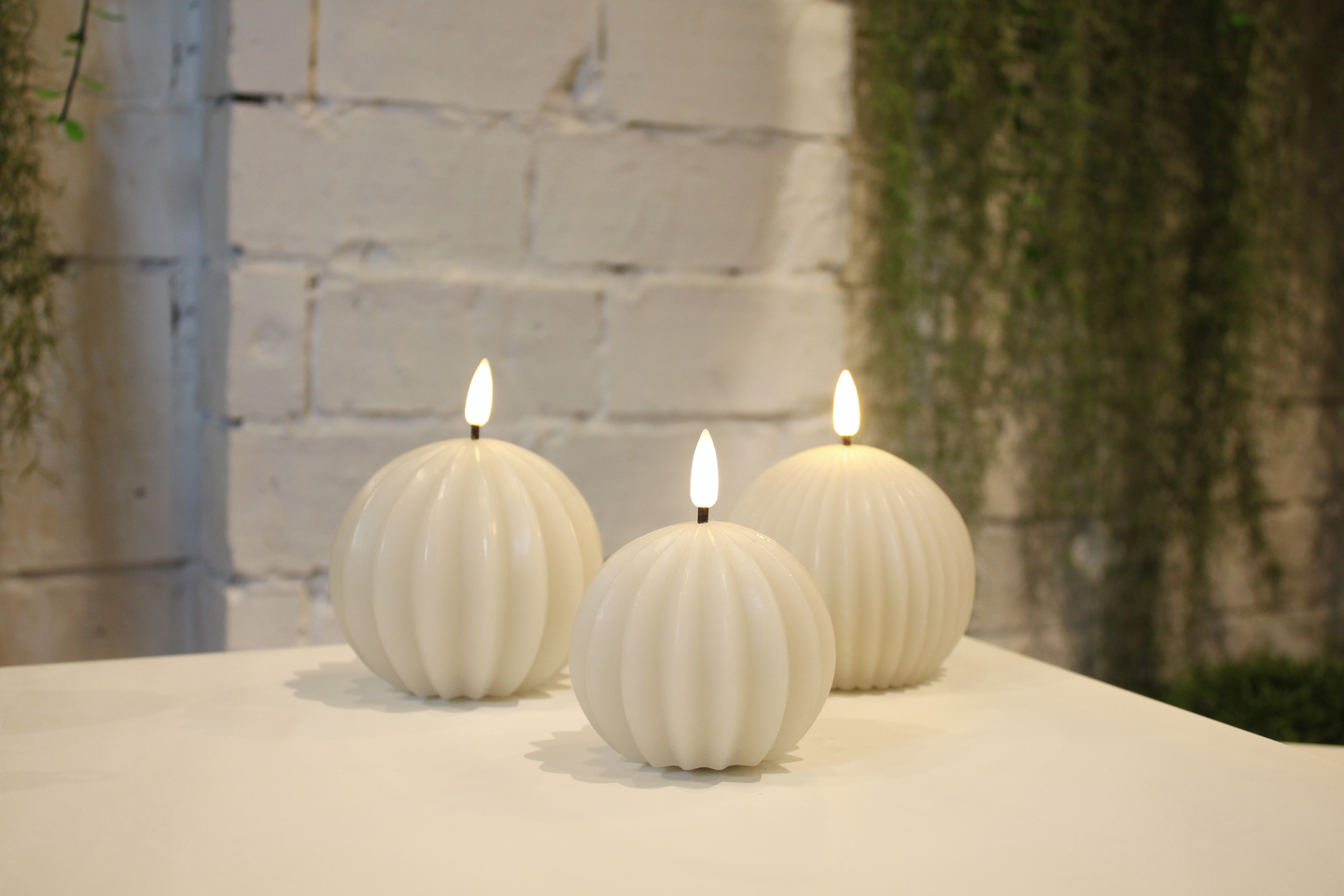 Led-pallokynttilä Cello vekki 9cm valkoinen