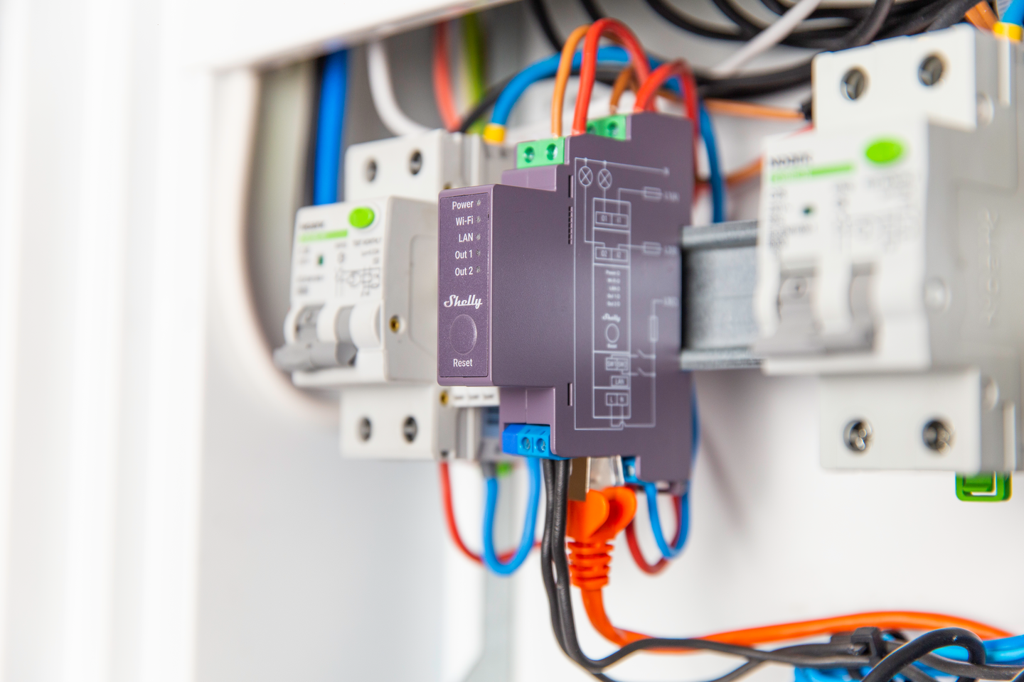 Rele Shelly Pro 2 ohjelmoitava 2-K 16A DIN-kiskoon WiFi