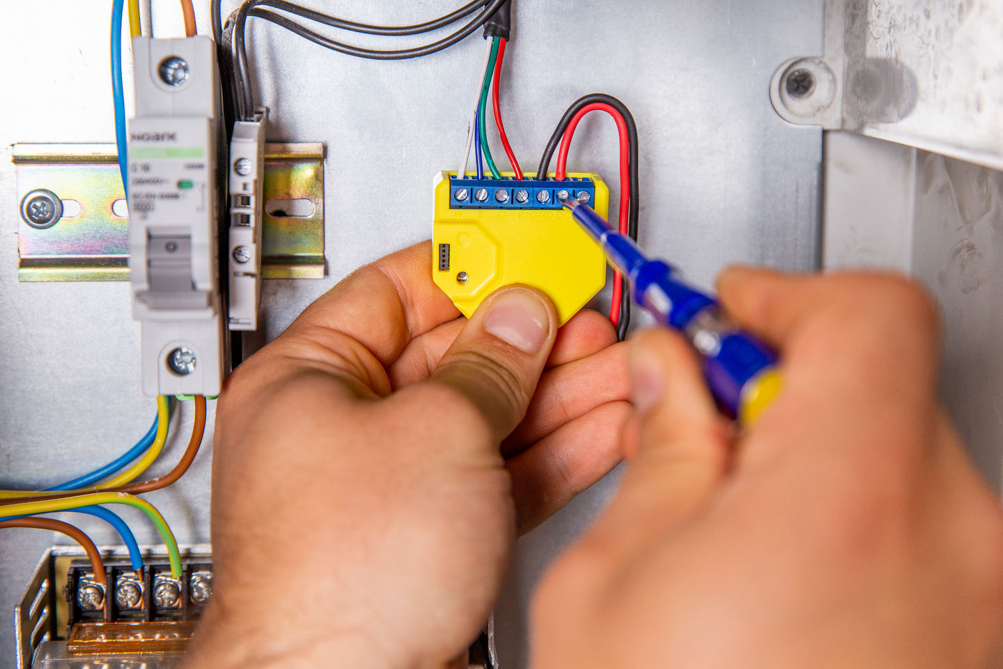 Releyksikkö Shelly RGBW2 12/24V ohjain WiFi