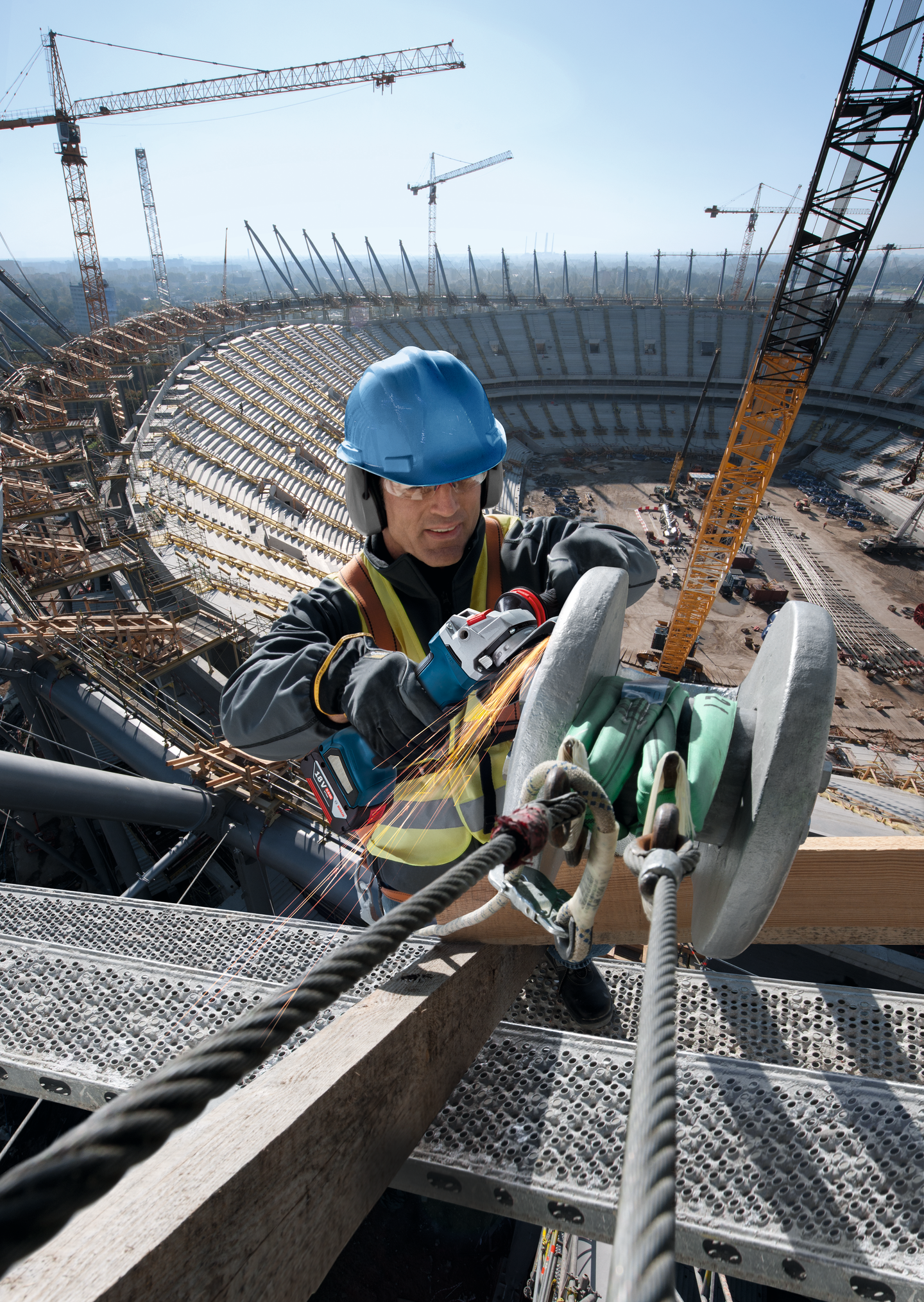 Akkukulmahiomakone Bosch GWS 18V-10 P Solo L-Boxx