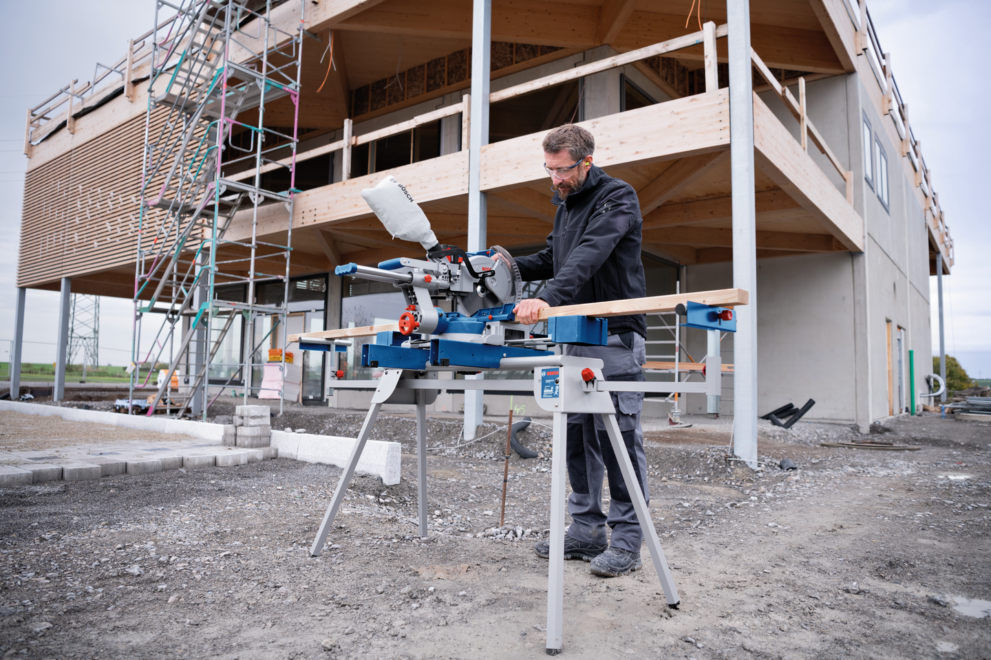 Akkukatkaisu- ja jiirisaha Bosch GCM 18V-254 D Solo