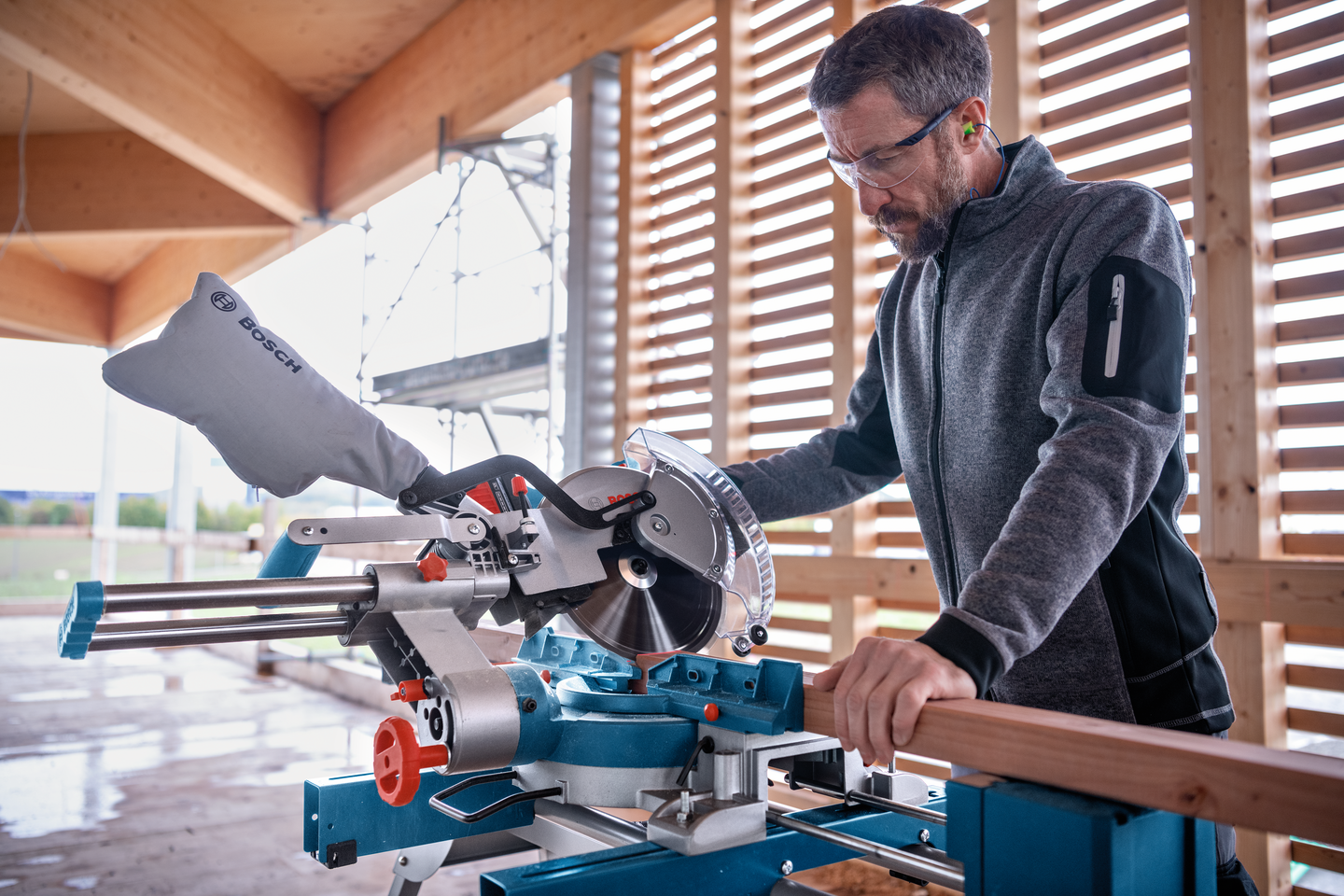 Akkukatkaisu- ja jiirisaha Bosch GCM 18V-254 D Solo