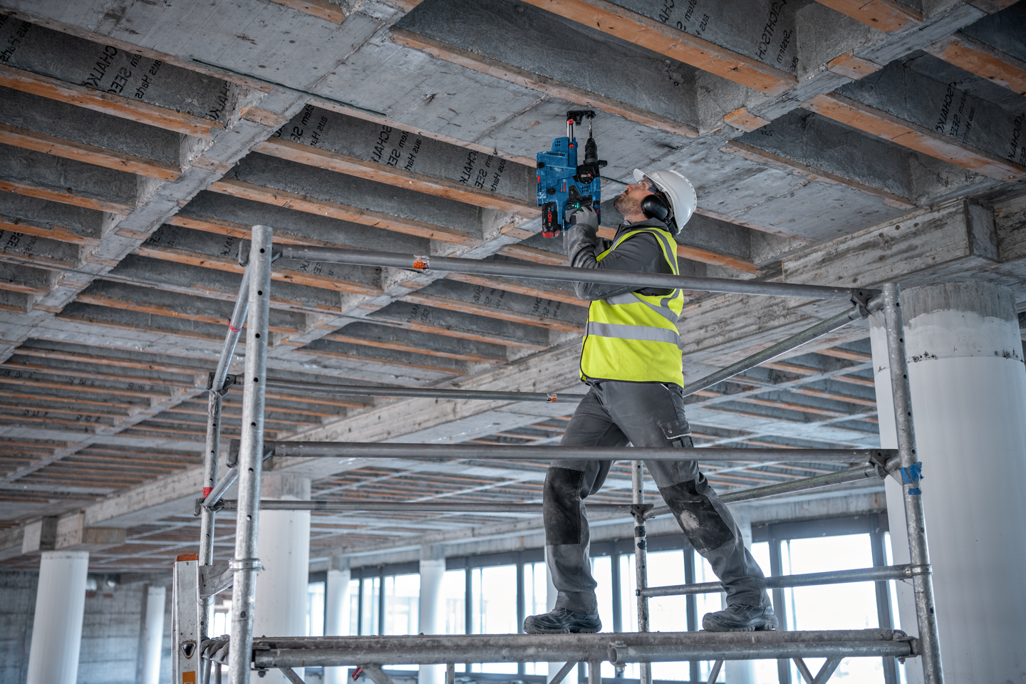 Akkuporavasara Bosch GBH 18V-28 CF 2x8,0Ah ProCore L-Boxx