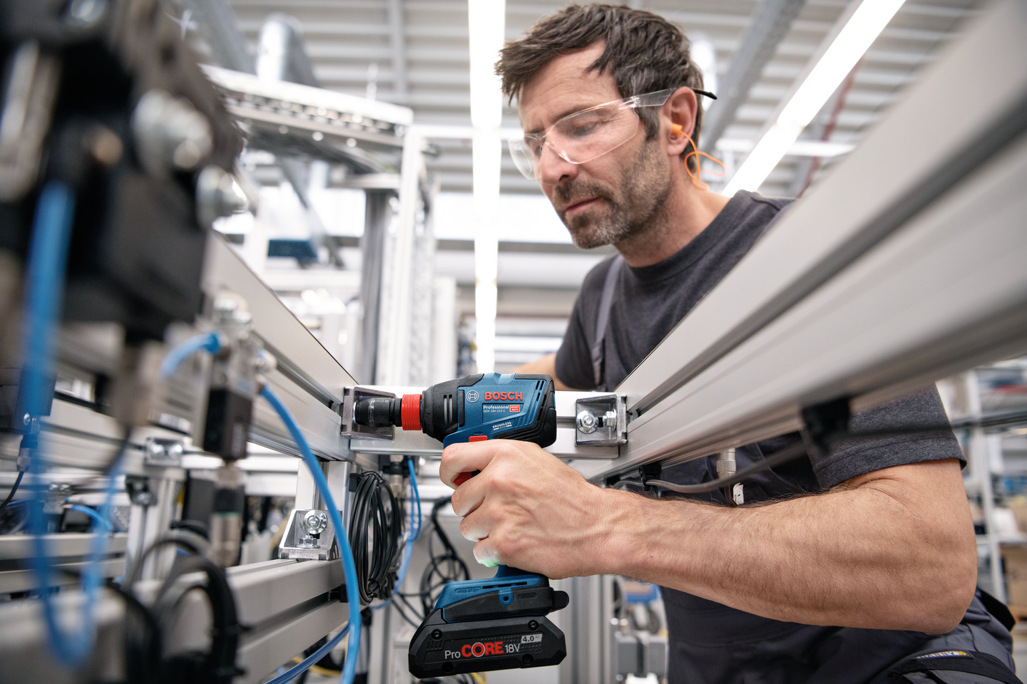 Akkukonesarja Bosch 18V 4-osainen GSR/GDX/GBH/GSA 1x4Ah 2x5,5Ah PC 4xL-Boxx