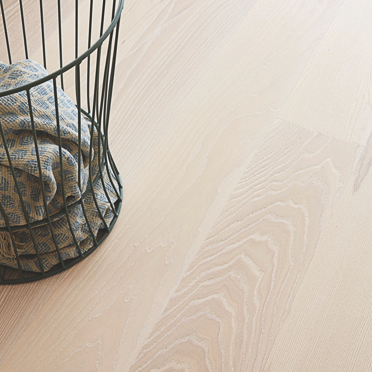 Parketti Tarkett Prestige saarni Seashell 1-s harjattu