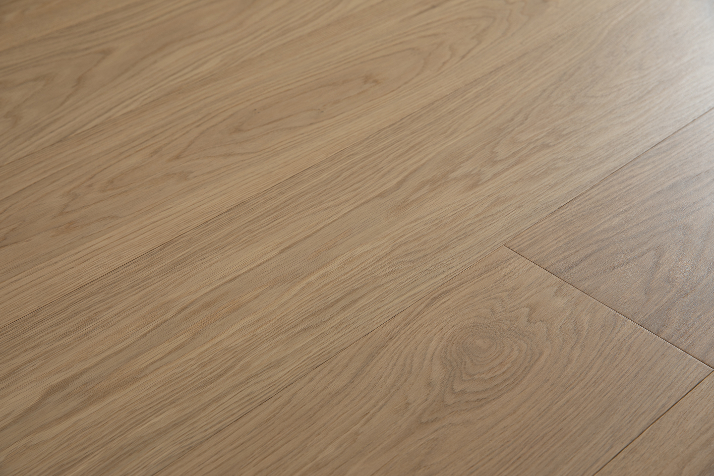 Kovetettu puulattia tammi Loshult 3.0 XL Misty White mattalakka KL33