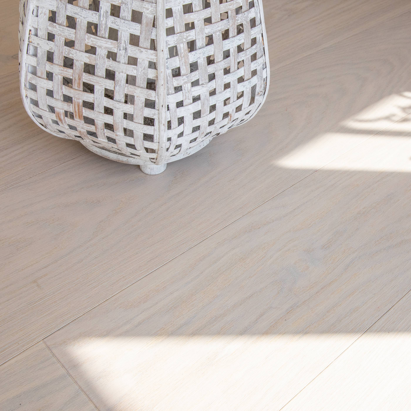 Kovetettu puulattia tammi Dalby 3.0 L Powder White mattalakka KL33