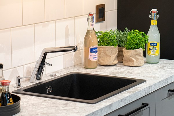 Saippua-annostelija Stala Y-1560 allasvaruste