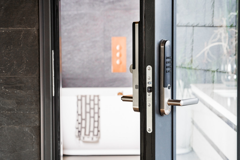 Älylukko Yale Doorman L3 harjattu teräs