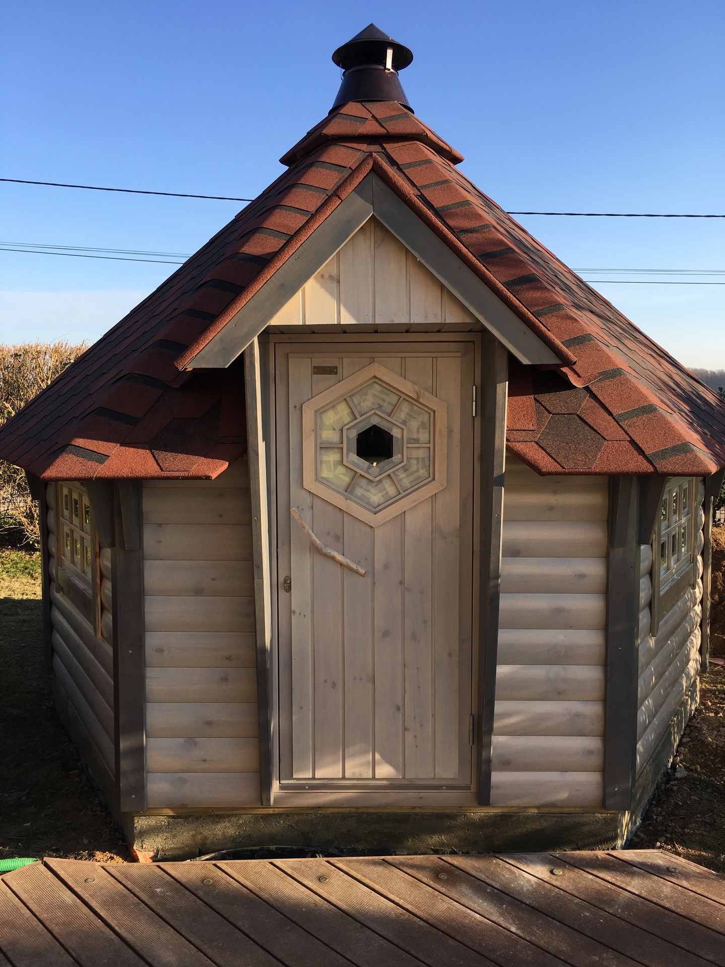 Grillikota 6.5B on 6,5 m² ja sisältää grillin