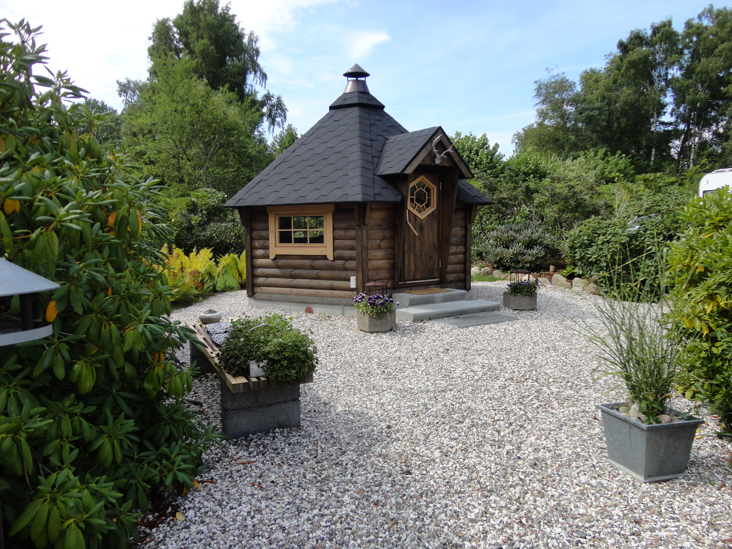 Grillikota 6.5B on 6,5 m² ja sisältää grillin