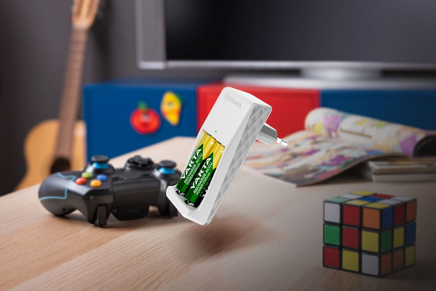 Mini laturi VARTA + 2x AA 2100mAh akkuparistoja