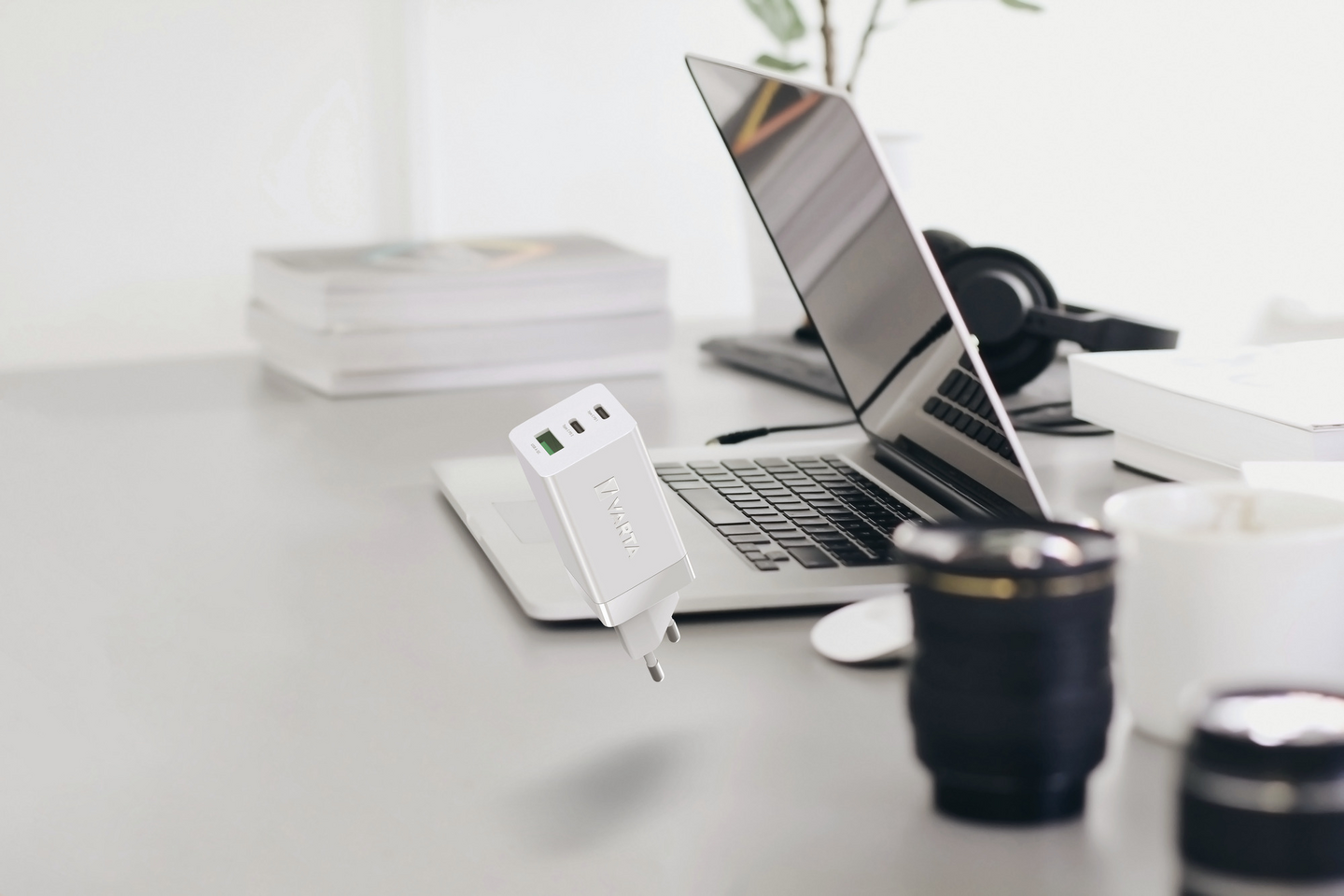 Seinälaturi VARTA High Speed 65W 2xUSB-C / 1xUSB-A QC