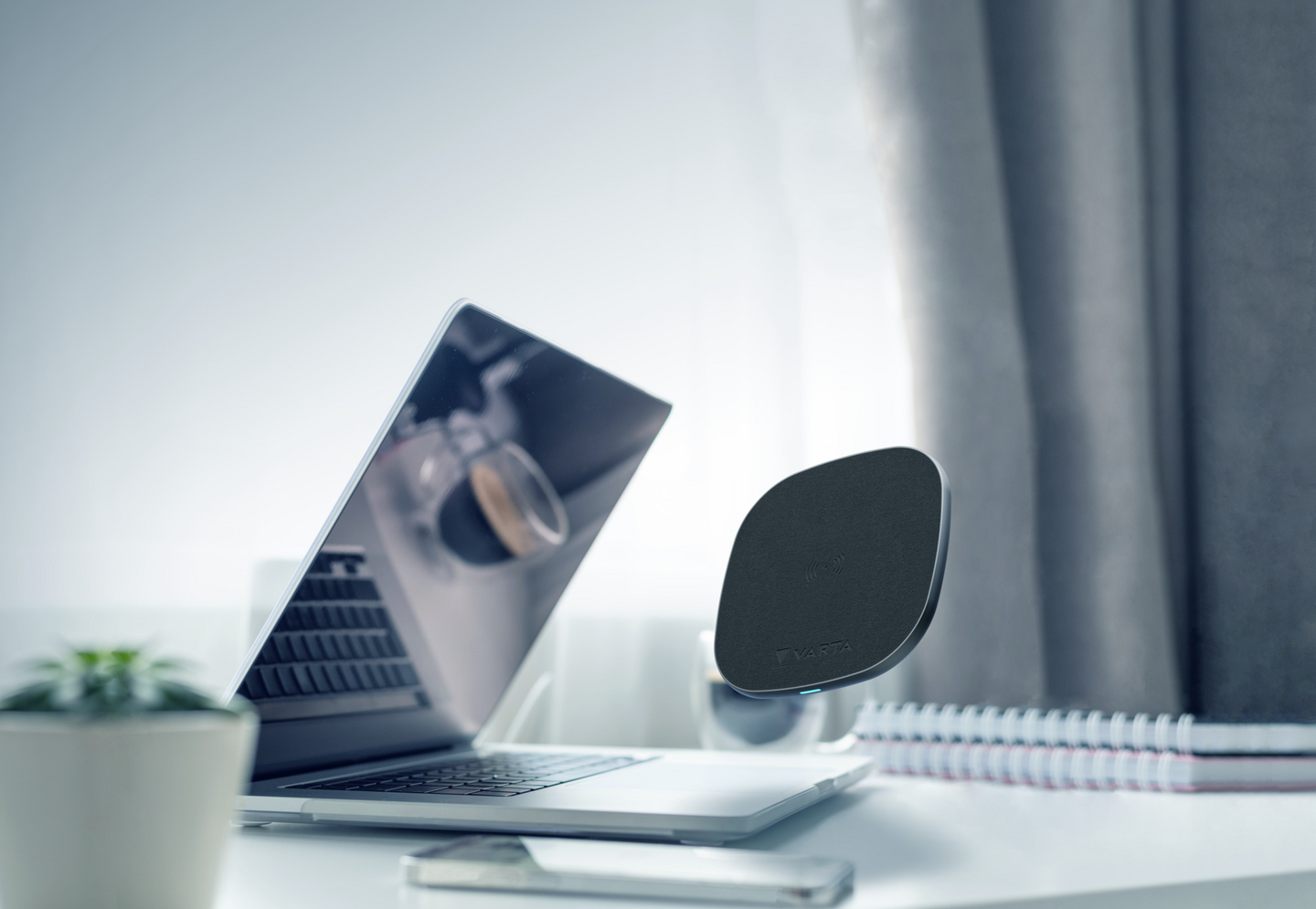 Langaton laturi VARTA Pro 15W + 1m USB-C / USB-C Kaapeli