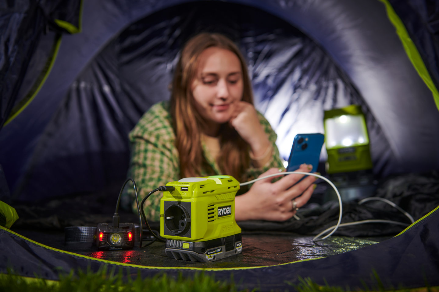 Invertteri/akkulaturi Ryobi RY18BI150B 18V ONE+ runko