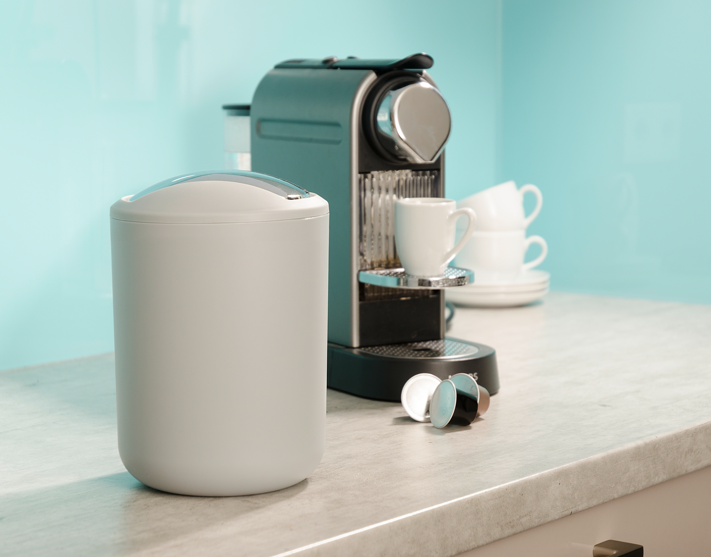 Pöytäroska-astia heilurikannella Wenko Brasil 2l muovia harmaa 22249100