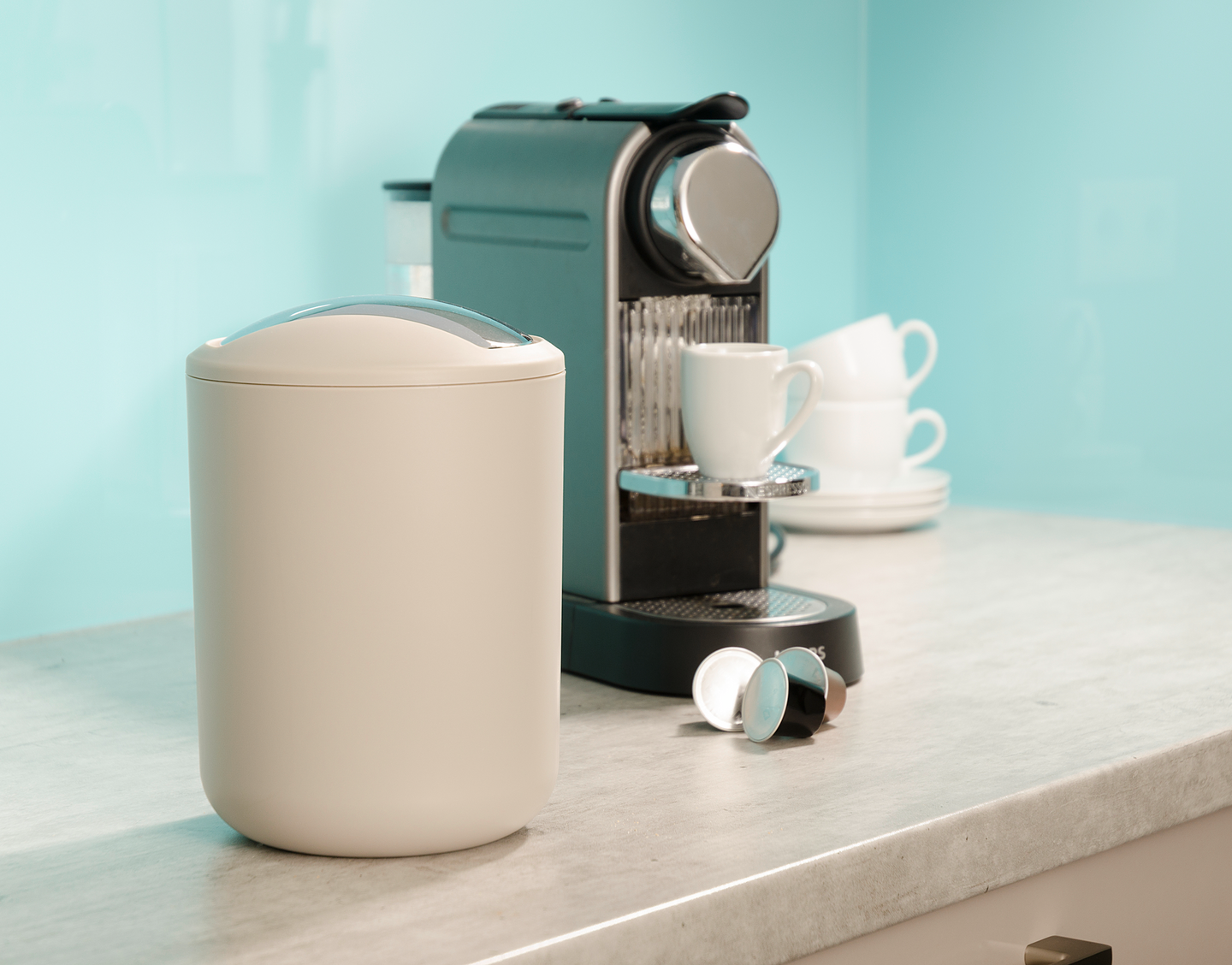 Pöytäroska-astia heilurikannella Wenko Brasil 2l muovia beige 21221100