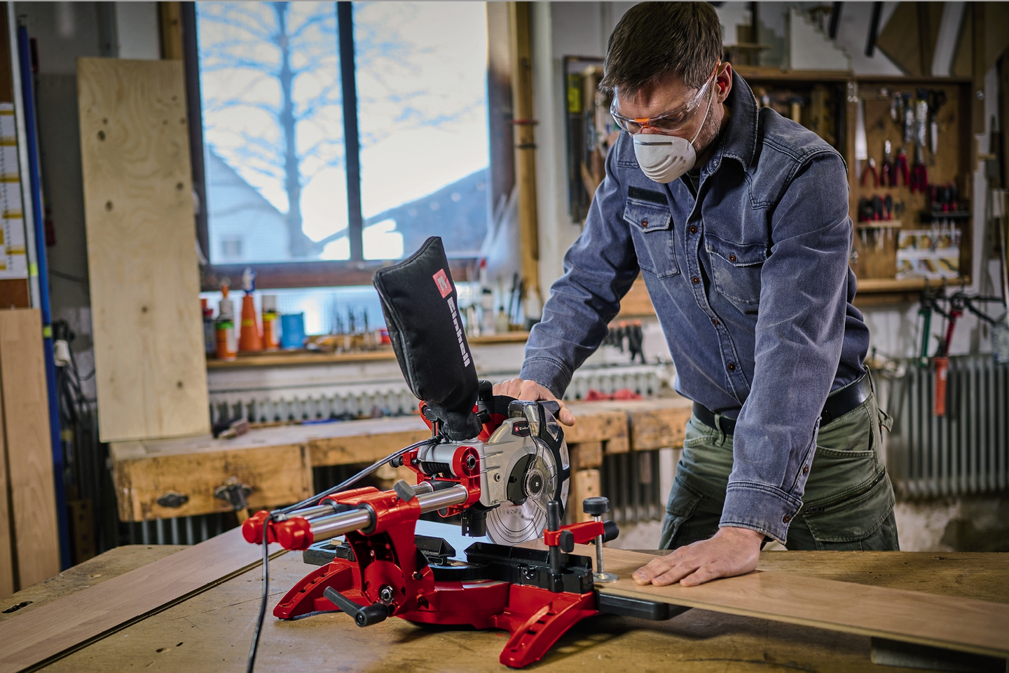 Katkaisu- ja jiirisaha Einhell TC-SM 2131/2 Dual liukutoiminnolla