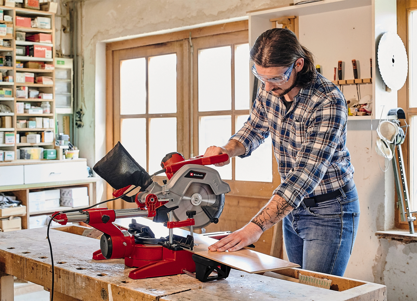 Katkaisu- ja jiirisaha Einhell TE-SM 254 Dual liukutoiminnolla