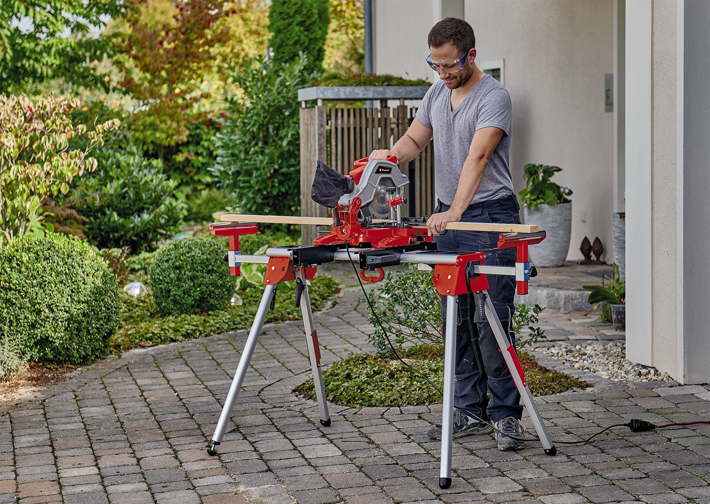 Katkaisu- ja jiirisaha Einhell TC-MS 216